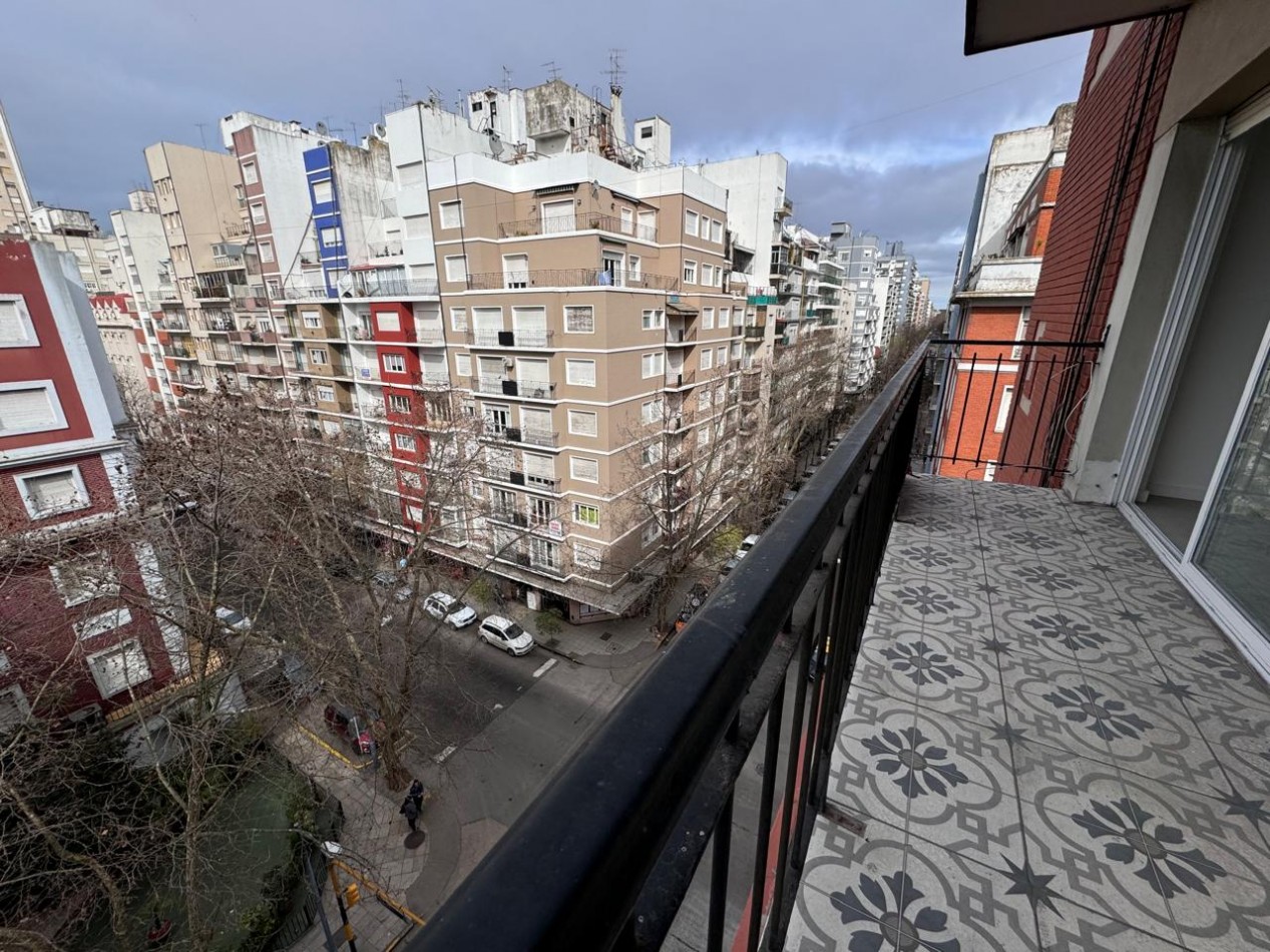 2 AMBIENTES A LA CALLE CON BALCON SALIENTE (Todo externo)