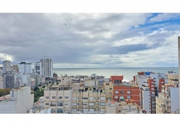 Departamento de 2 amb con balcon corrido vista al mar y cochera fija